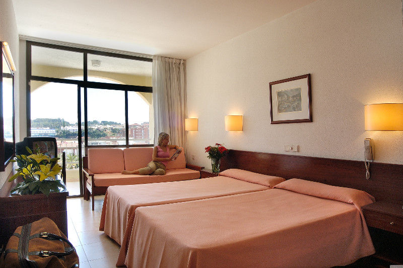 Evenia Olympic Garden Hotel Lloret de Mar Quarto foto